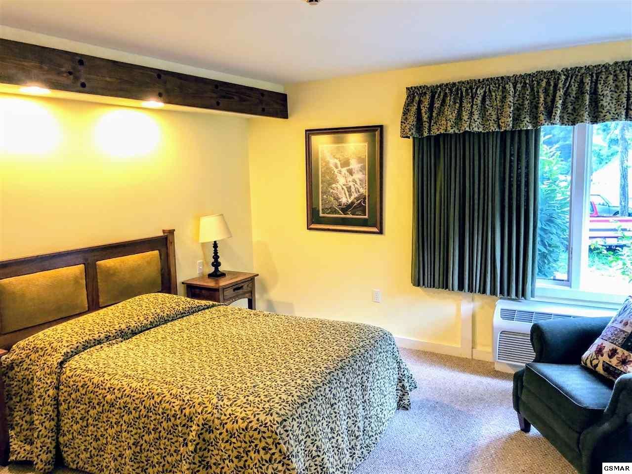 425 Stuart Ln, Gatlinburg, TN 37738